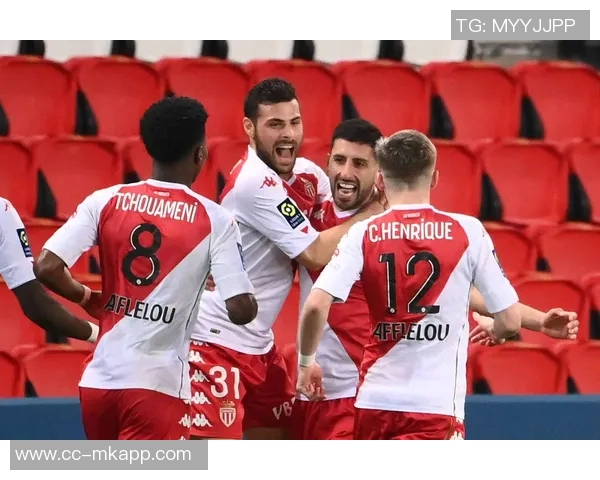 摩纳哥与巴黎对裁判VAR判罚不满卡马拉科雷尔红牌引发激烈争论